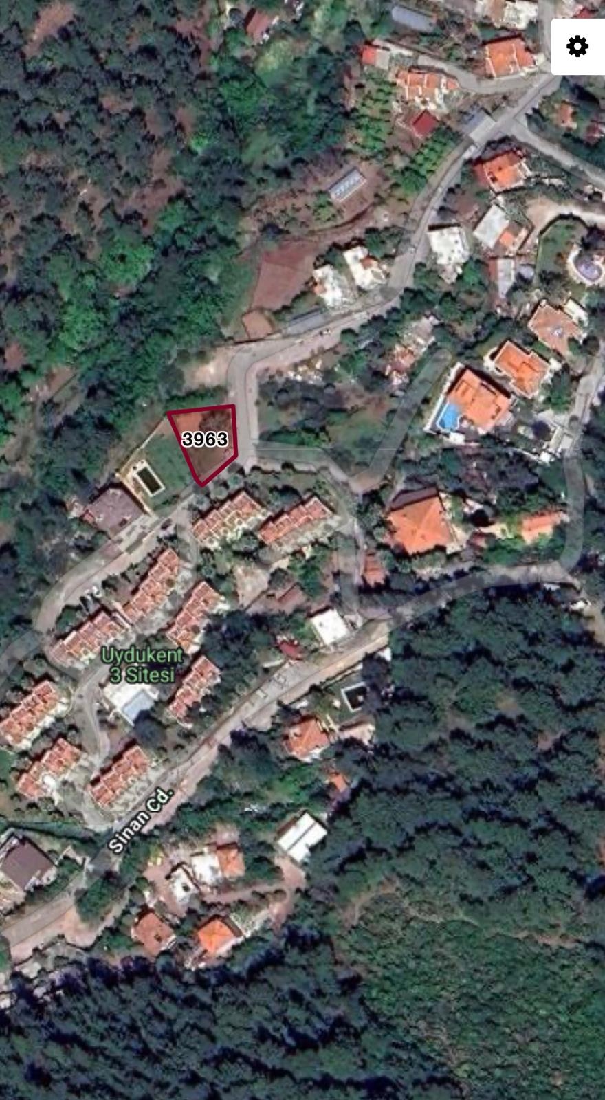 MABELDEN MARMARİSTE  VİLLALAR BÖLGESİNDE SATILIK İMARLI ARSA